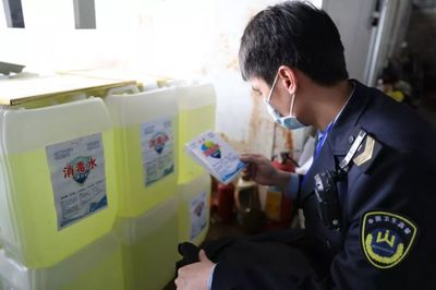 想趁疫情发财?南宁一无证消毒剂加工厂被查处